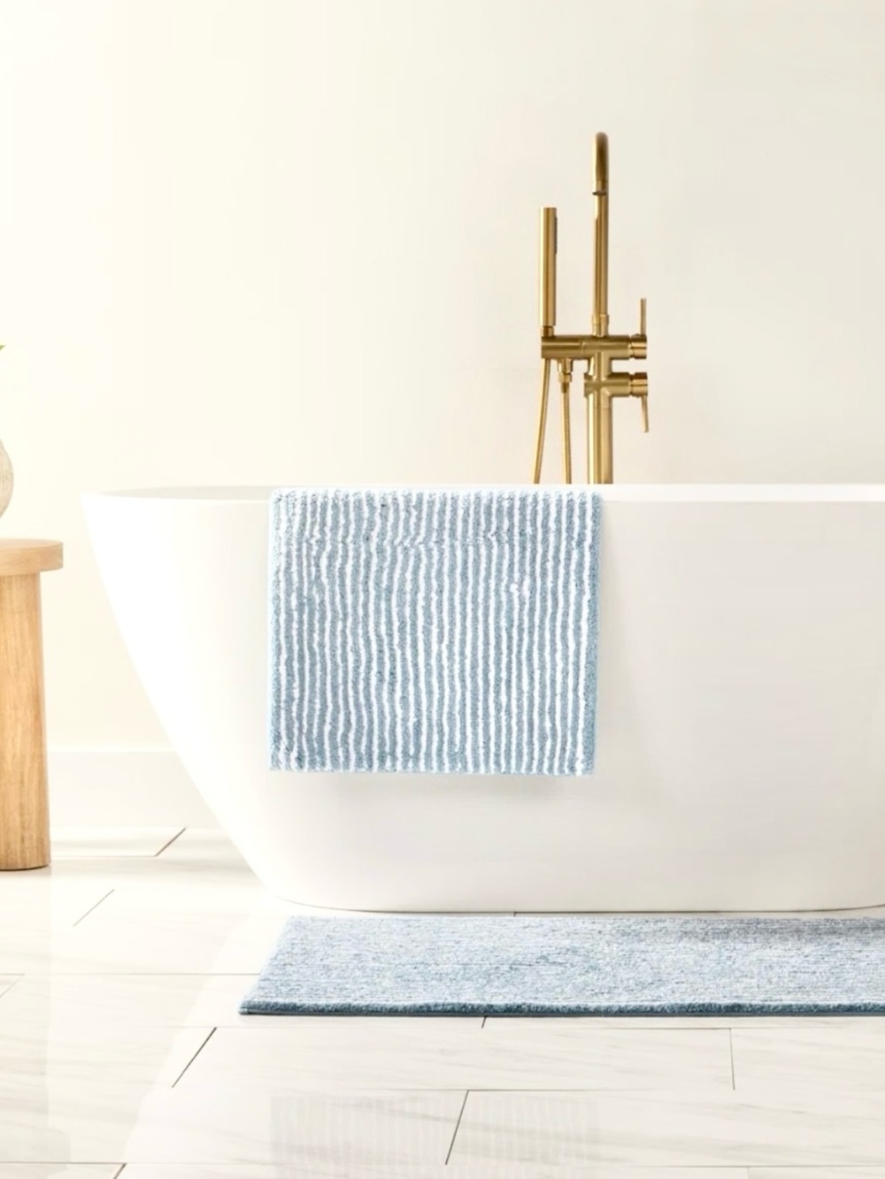 Tahari Blue and White Pinstripe Bath Mat Set NEW